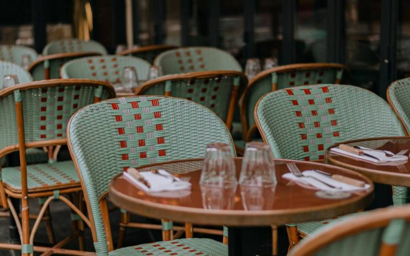 Comment choisir la bonne table pour la terrasse de son restaurant
