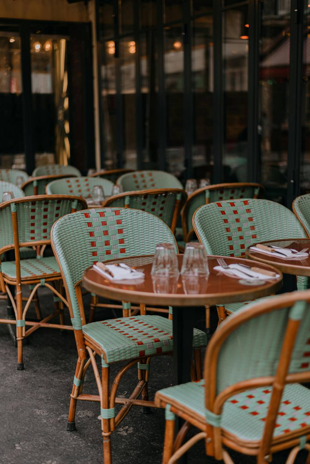 Comment choisir la bonne table pour la terrasse de son restaurant